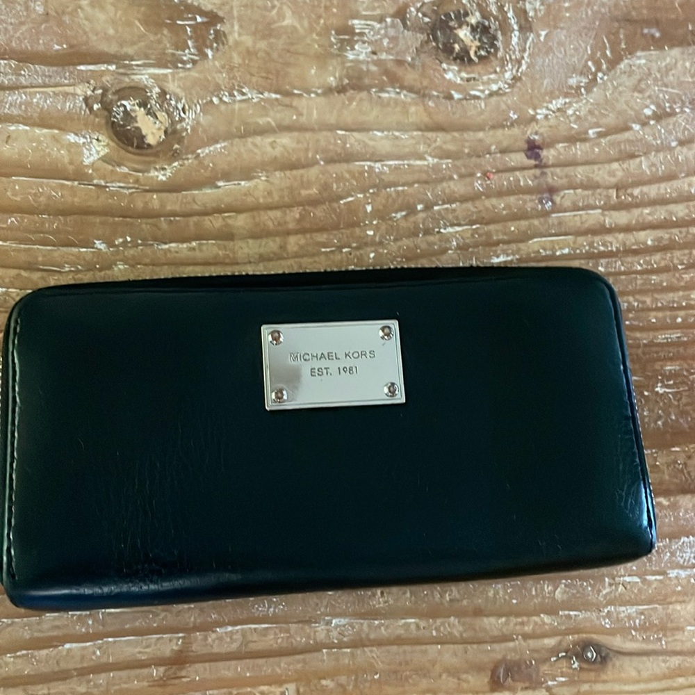 Michael Kors Leather Black Wallet with zip-around